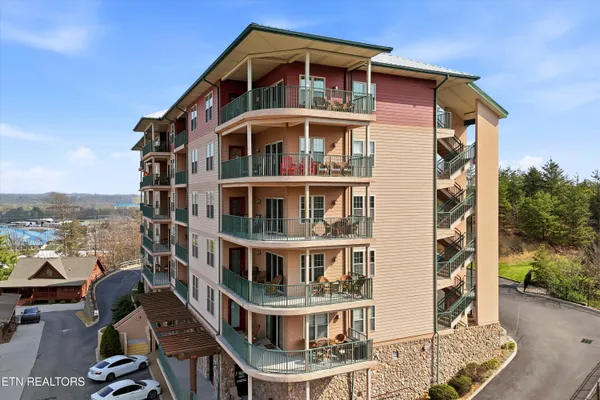 $450,000 | 410 Big Bear Way, Unit 4005, Pigeon Forge, TN 37863