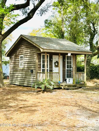 $369,900 | 807 Del Sud Drive, Pascagoula, MS 39581