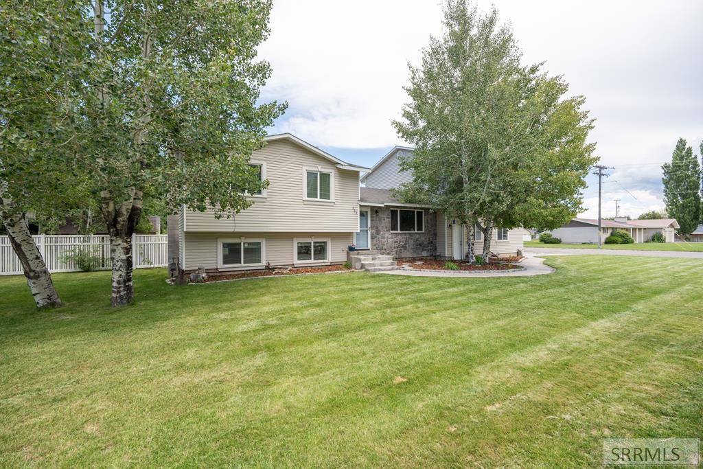 202 West 3rd South Sugar City, ID 83448 - Photo 4 of 52