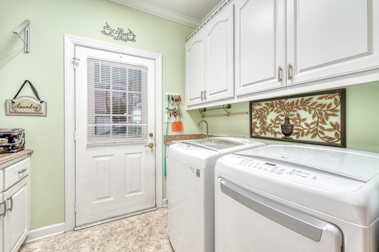 335 Hillcove Point Wellford, SC 29385 - Photo 9 of 50