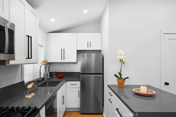 $2,950 | 274 Cliff Drive, Unit 6, Laguna Beach, CA 92651
