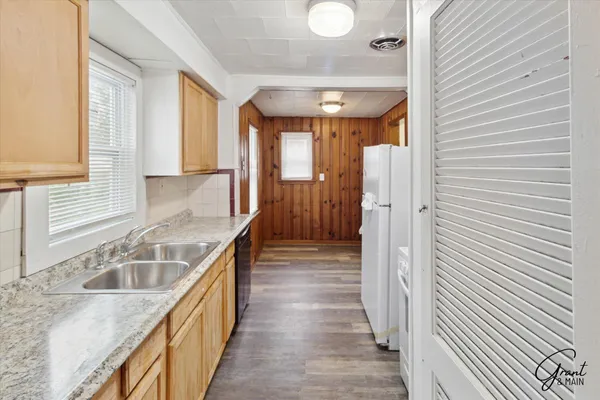 $94,900 | 7209 Prospect Avenue, Warren, MI 48091