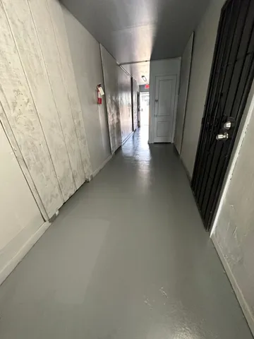 a view of a back yard