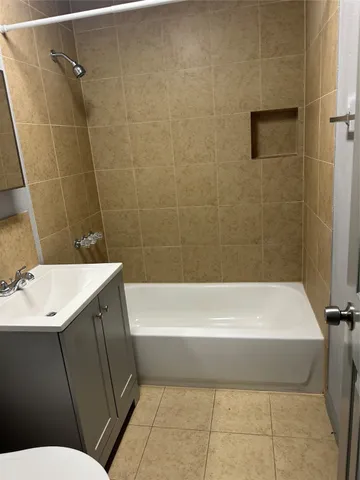 $850 | 2419 Pannell Street, Unit 13, Houston, TX 77026