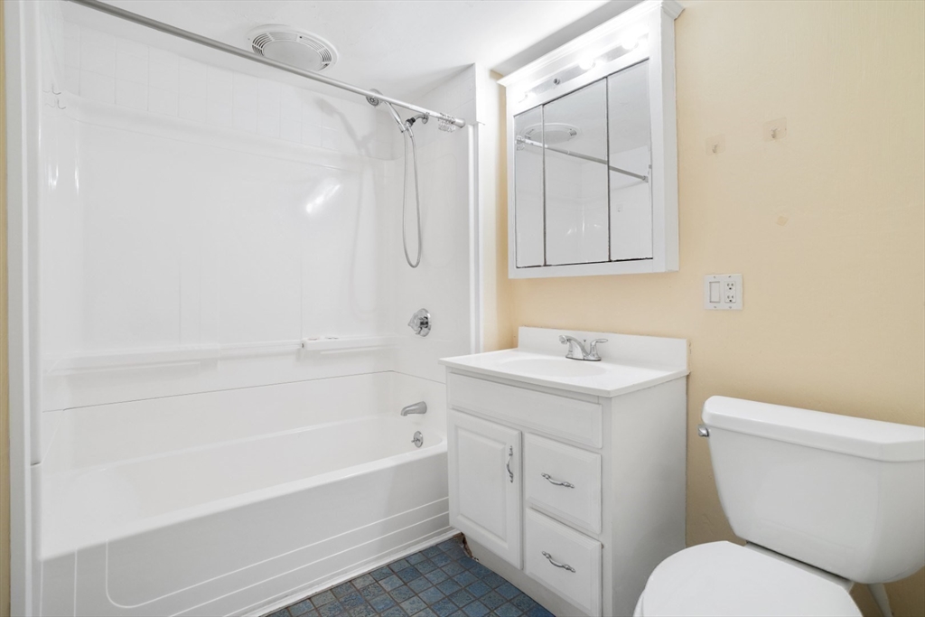 928 Main Street Lynnfield, MA 01940 - Photo 25 of 41