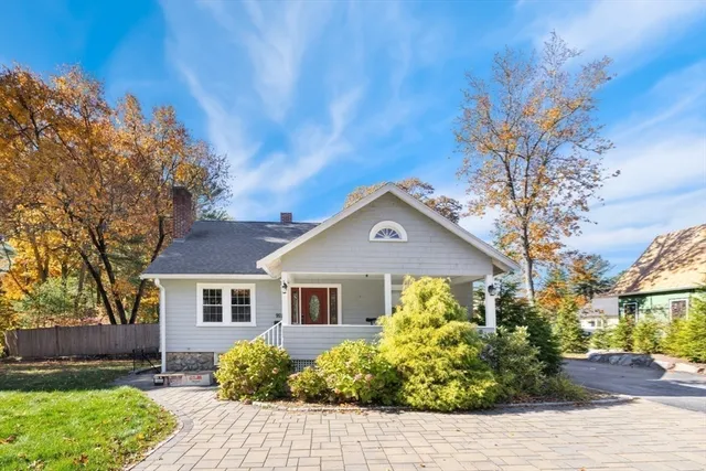 $899,000 | 928 Main Street, Lynnfield, MA 01940