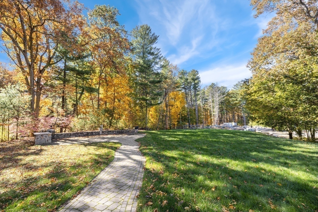 928 Main Street Lynnfield, MA 01940 - Photo 5 of 41