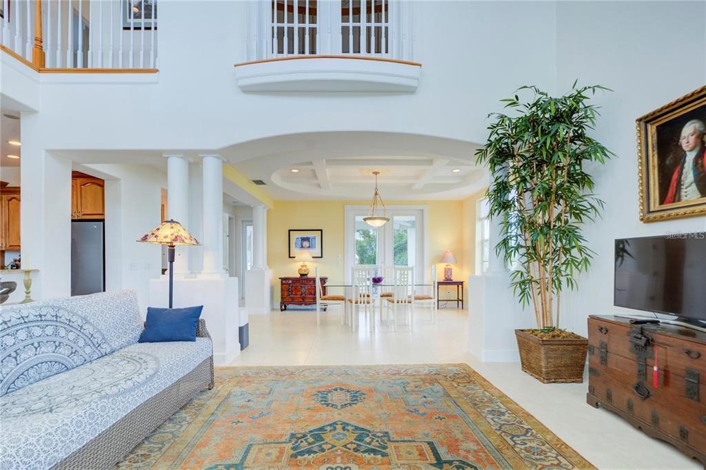 7352 Gulf Way Hudson, FL 34667 - Photo 7 of 69 a living room with furniture and a potted plant