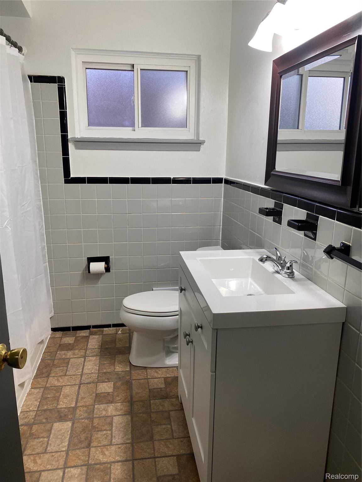 31901 Marblehead Road Farmington, MI 48336 - Photo 14 of 22 F05494C3-B640-4641-9923-2E958EE9A109.jpeg