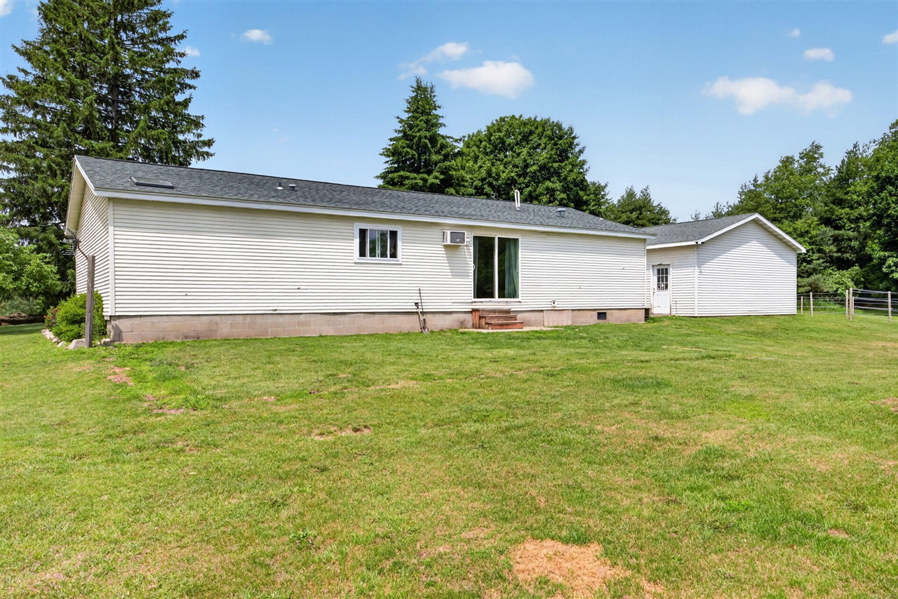 5110 North Cedar Lake Road Edmore, MI 48829 - Photo 14 of 51