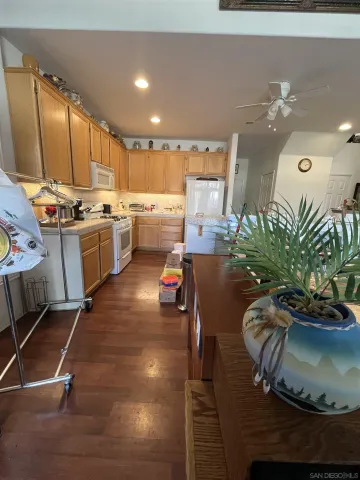 a view of a house with a dry yard