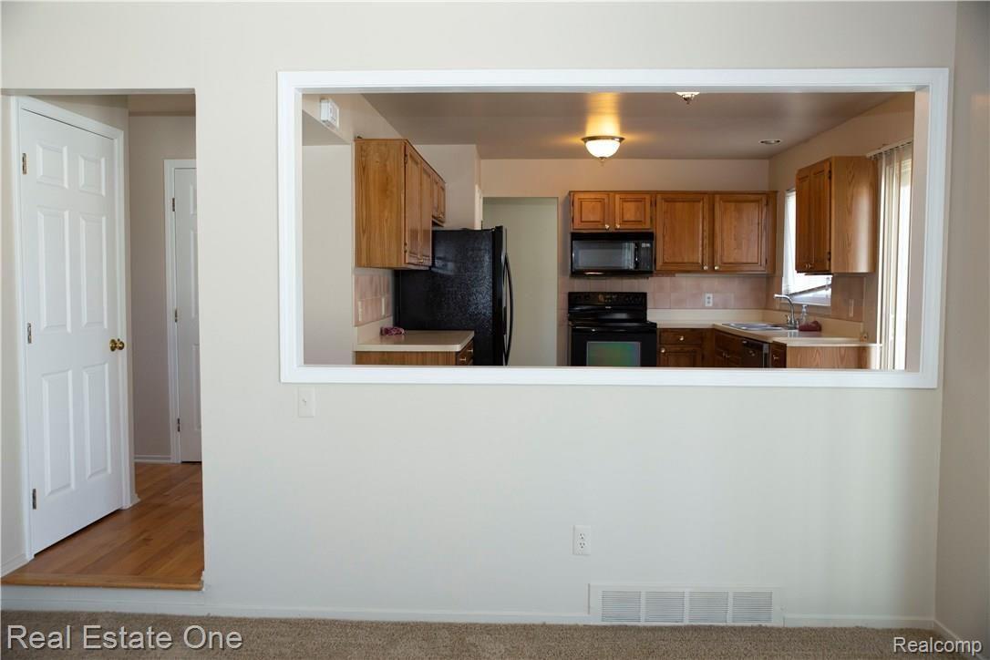 979 Knightsbridge Road Canton, MI 48187 - Photo 4 of 30 979KB(13).JPG