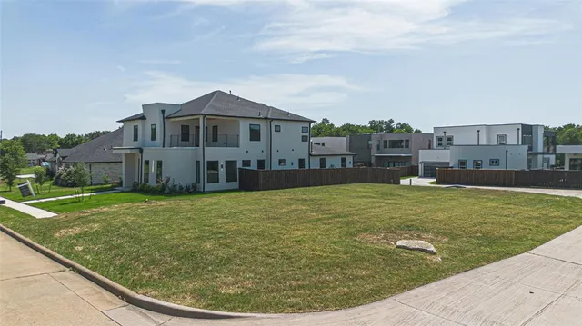 a view of a house with a backyard