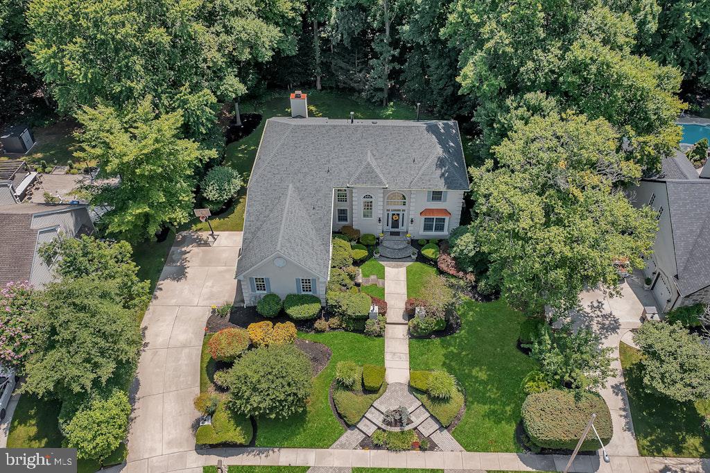 17 Stanwyck Road Mount Laurel, NJ 08054 - Photo 53 of 56 Lush greenery surrounds a charming home.