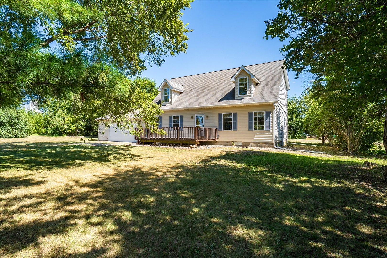 4397 North 3200 East Road Arrowsmith, IL 61722 - Photo 2 of 33 a front view of a house with a yard