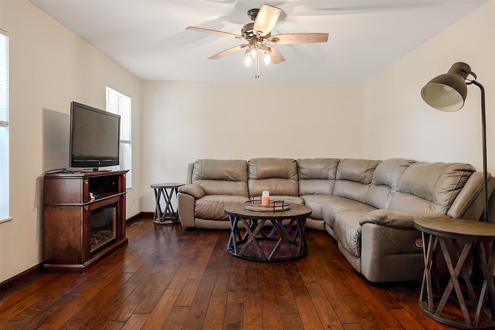 4397 North 3200 East Road Arrowsmith, IL 61722 - Photo 7 of 33 a living room with furniture a ceiling fan and a flat screen tv
