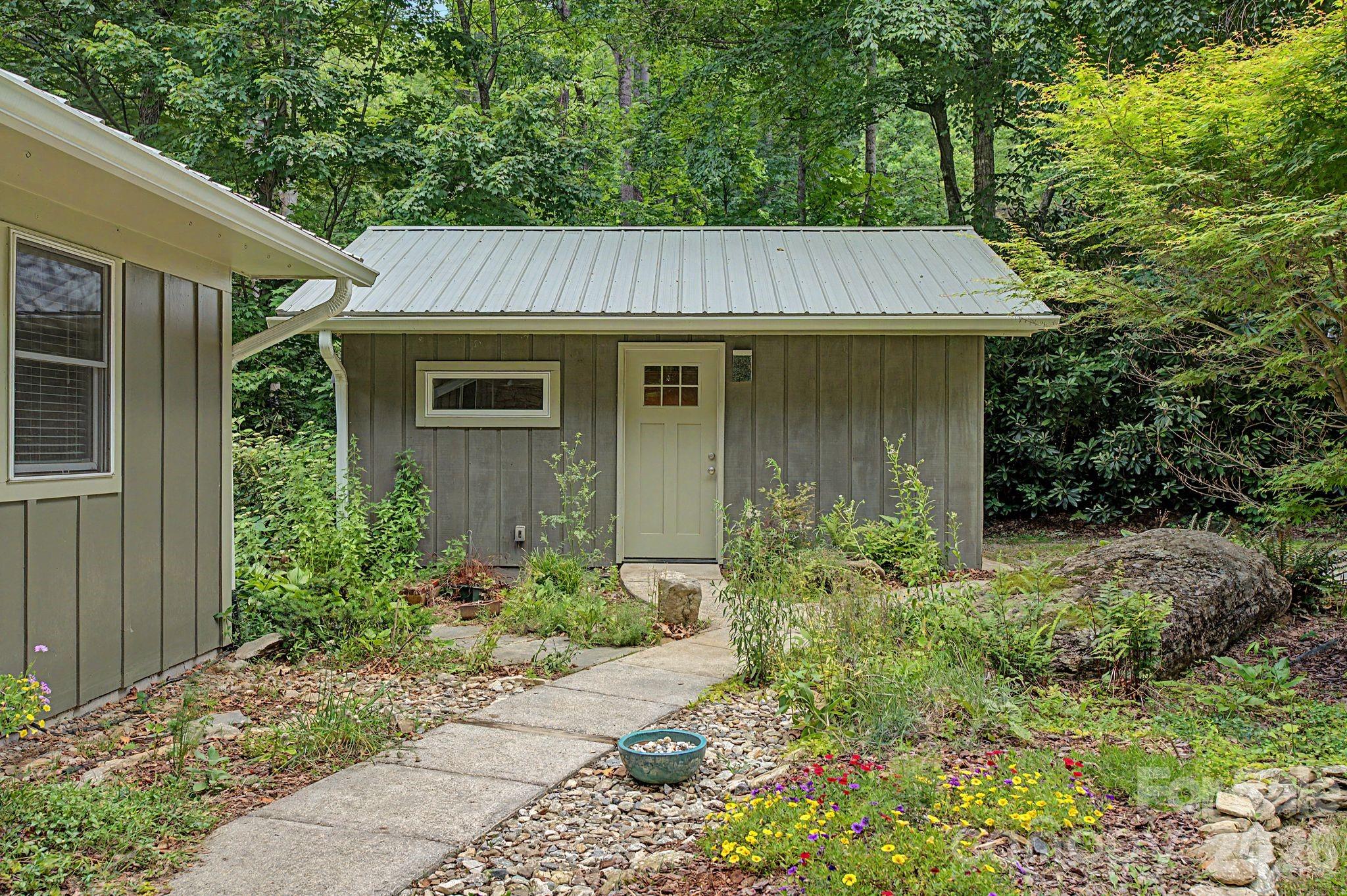 878 Garren Creek Road Fairview, NC 28730 - Photo 5 of 46