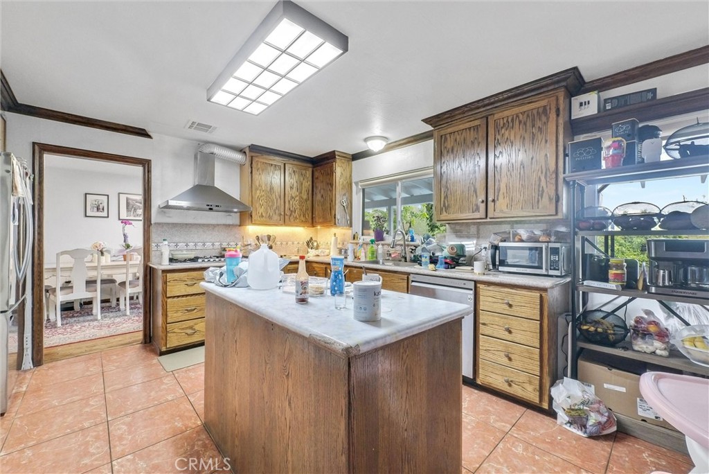 5291 Carnelian Street Rancho Cucamonga, CA 91701 - Photo 16 of 43 Kitchen Main House