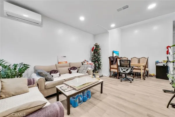 a bunch of flowers are in a garden