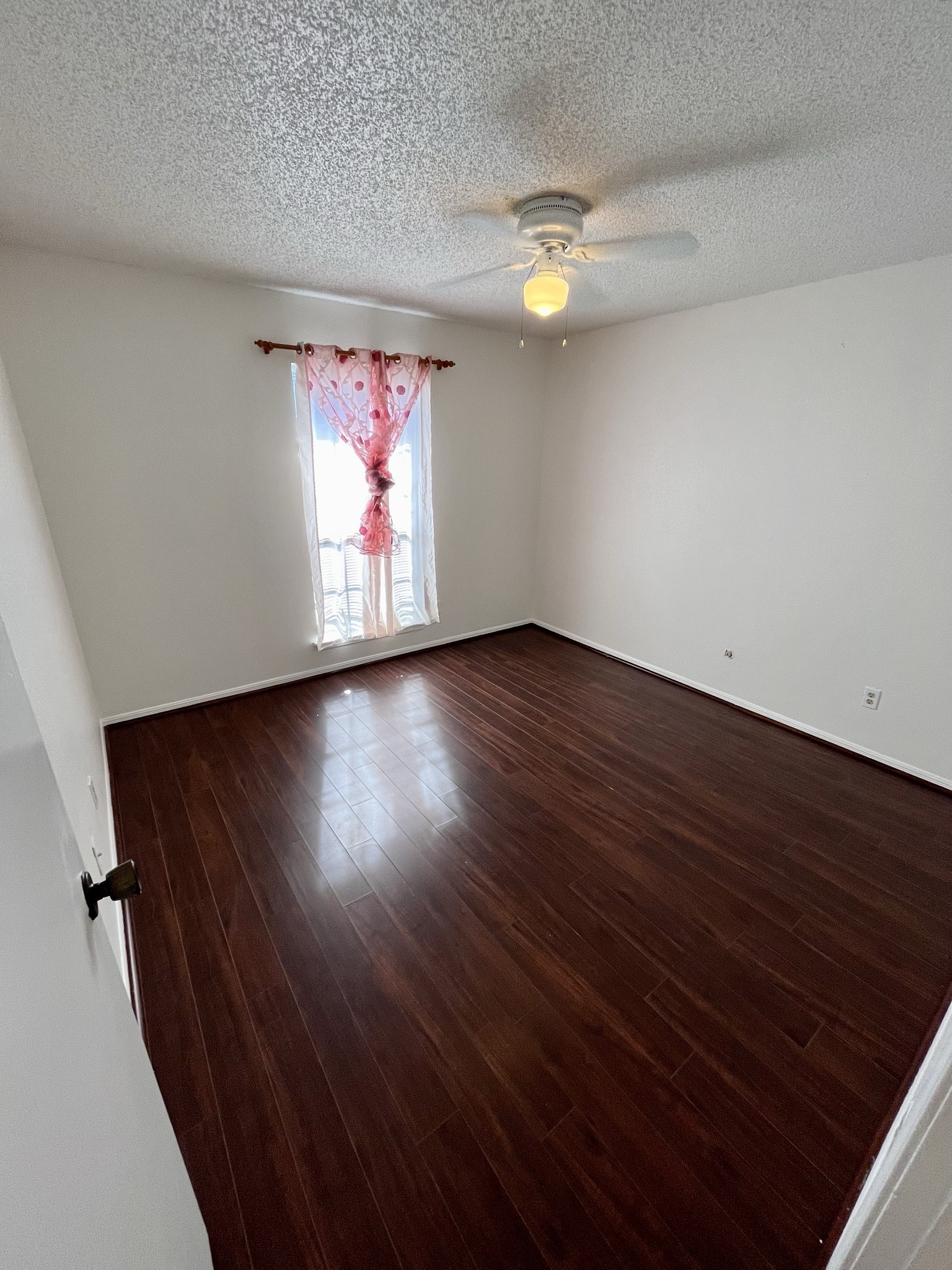 2120 El Paseo Street, Unit 1912 Houston, TX 77054 - Photo 12 of 34 an empty room with wooden floor and windows