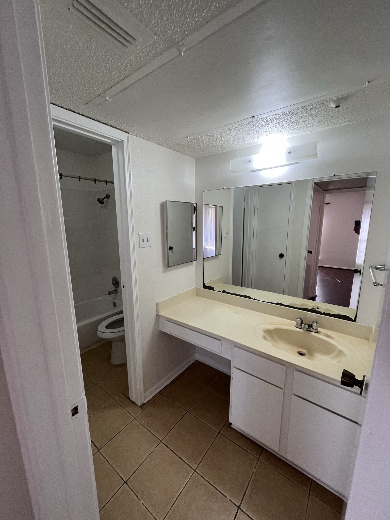 2120 El Paseo Street, Unit 1912 Houston, TX 77054 - Photo 16 of 34 a room with a large mirror and a sink