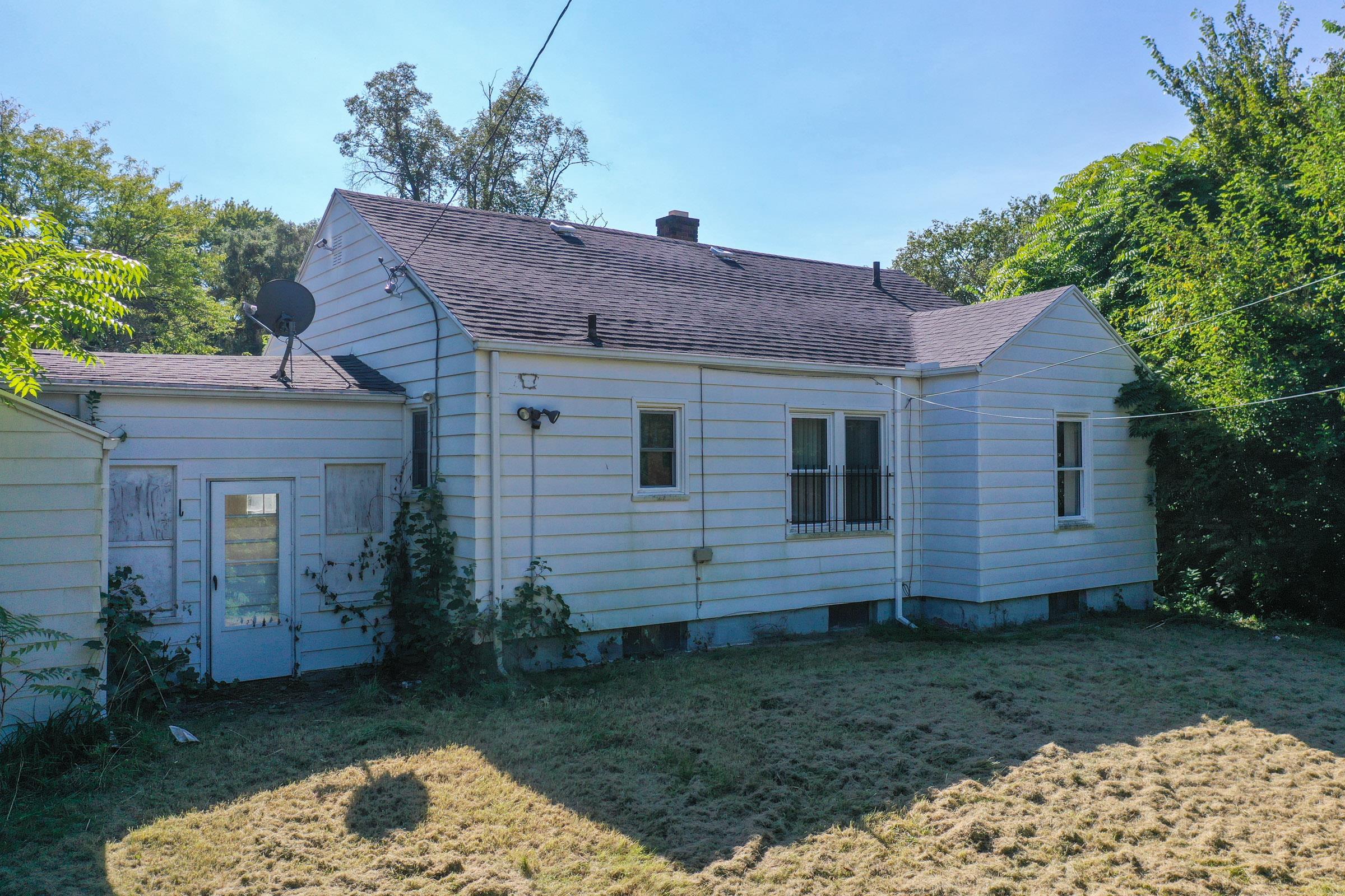 3210 Beecher Road Flint, MI 48503 - Photo 14 of 33 50162093-e3971f39-c0a0-48dd-be0e-ac431cd8c8c7.JPG