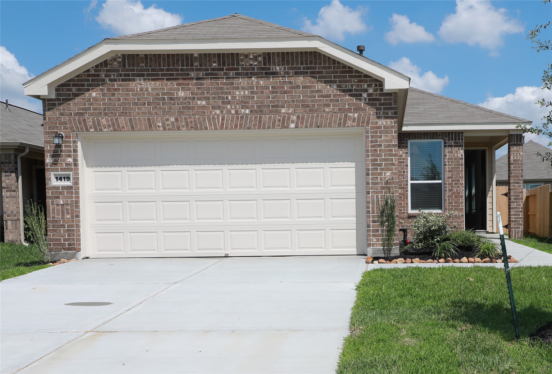 1419 Capitola Lane Rosharon, TX 77583 - Photo 2 of 41