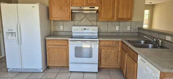 $1,950 | 39 Dunthorte Lane, San Antonio, TX 78250