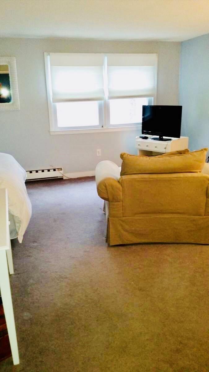 1431 Iyannough Road, Unit 7U Centerville, MA 02632 - Photo 5 of 11 a living room with furniture and a flat screen tv