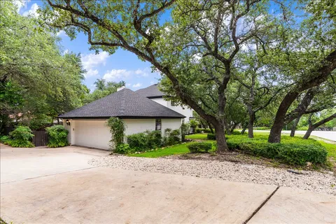 $849,000 | 201 Timpanagos Drive, Lakeway, TX 78734