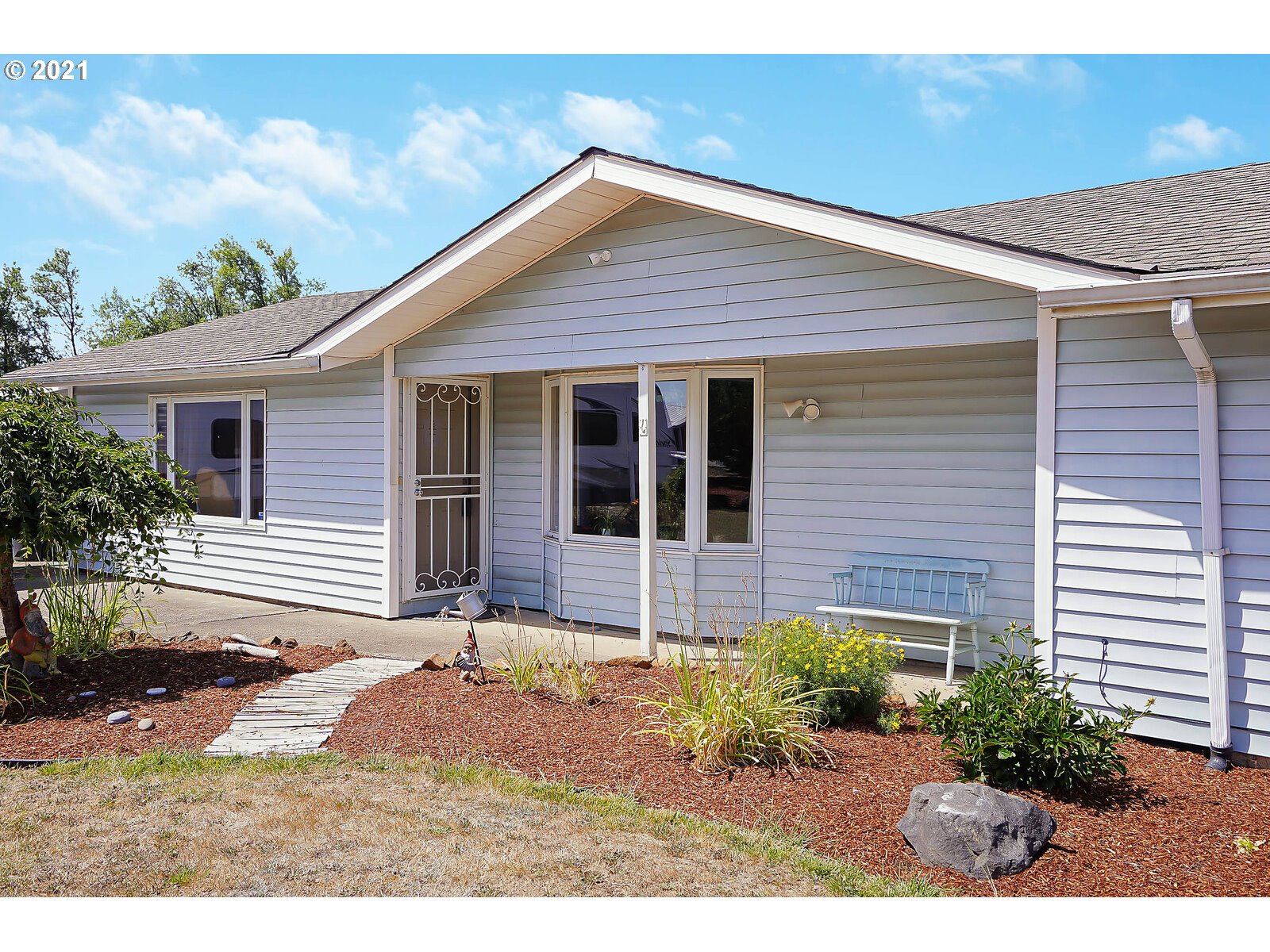 15145 Guthrie Road Dallas, OR 97338 - Photo 2 of 32 a front view of a house with garden
