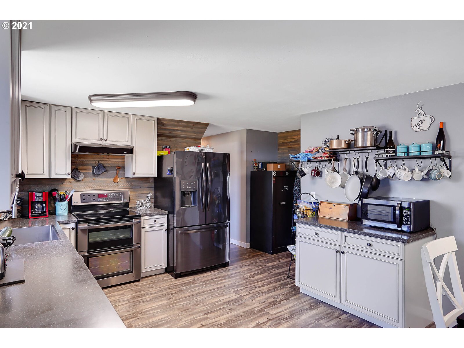 15145 Guthrie Road Dallas, OR 97338 - Photo 11 of 32 a kitchen with stainless steel appliances a refrigerator and a stove top oven