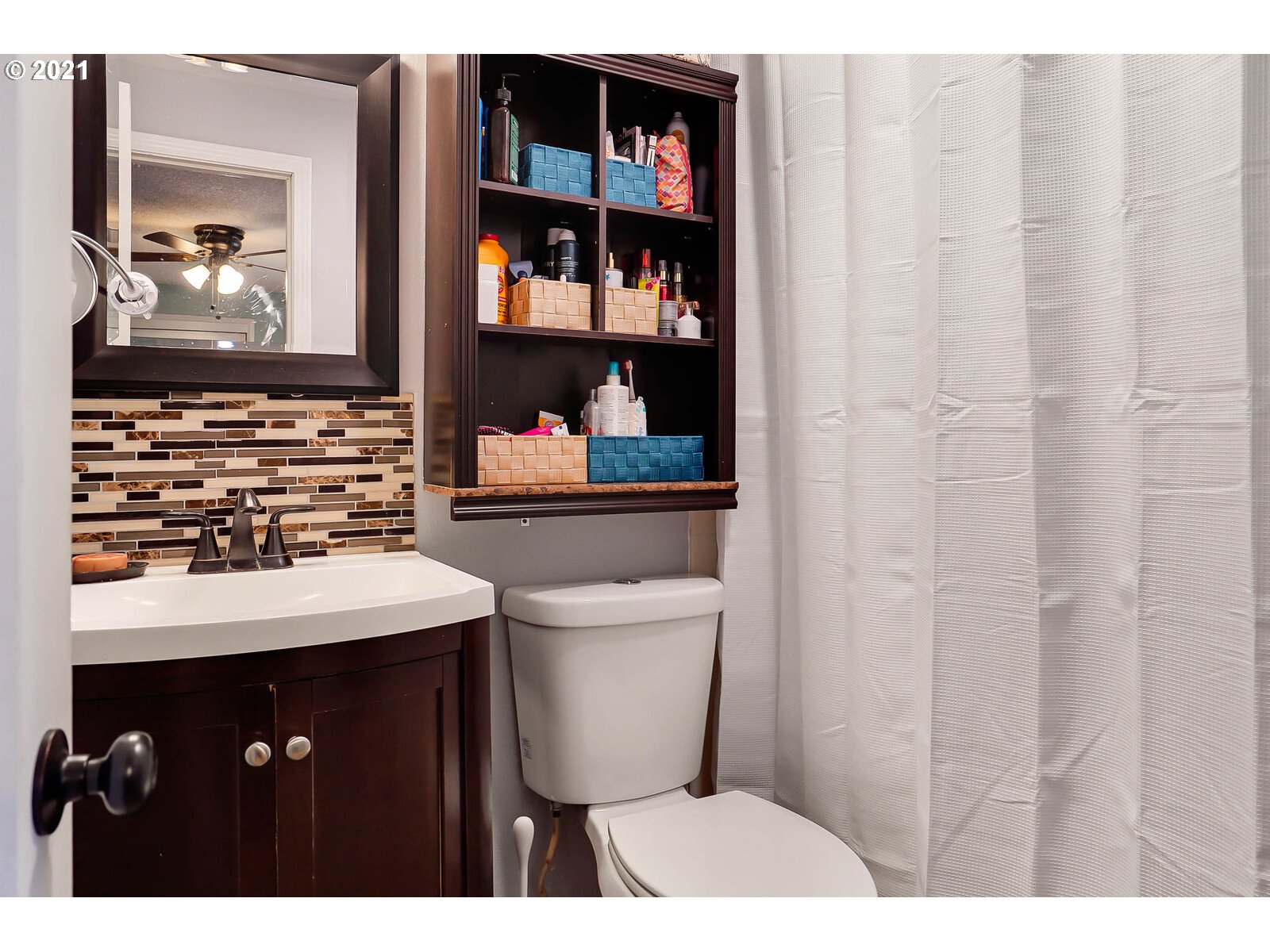 15145 Guthrie Road Dallas, OR 97338 - Photo 15 of 32 a bathroom with a sink a toilet and a mirror