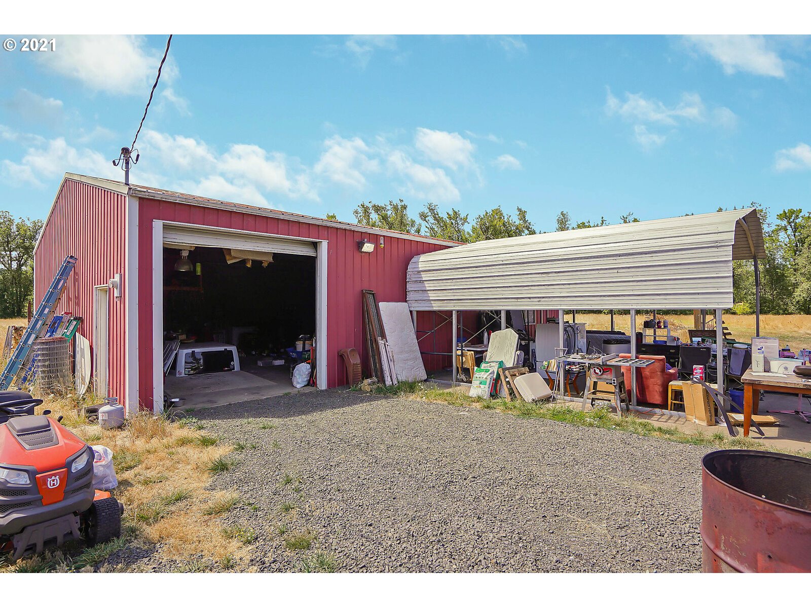 15145 Guthrie Road Dallas, OR 97338 - Photo 21 of 32 a view of a chairs and table in a patio