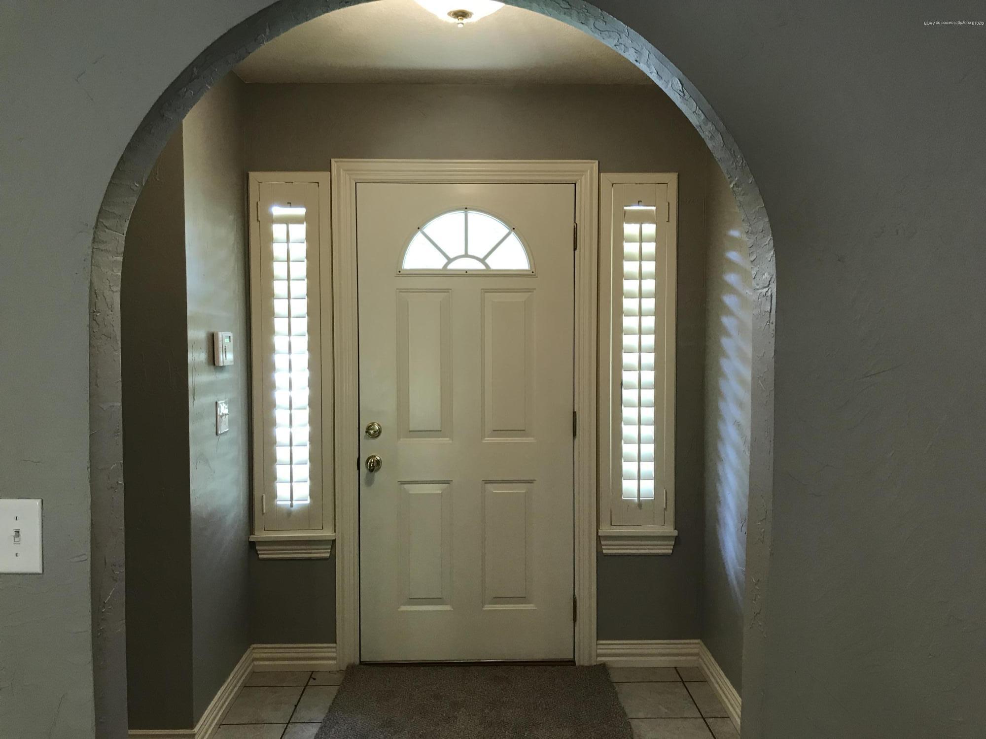7015 Euclid Street Amarillo, TX 79110 - Photo 3 of 29 Inside Entry