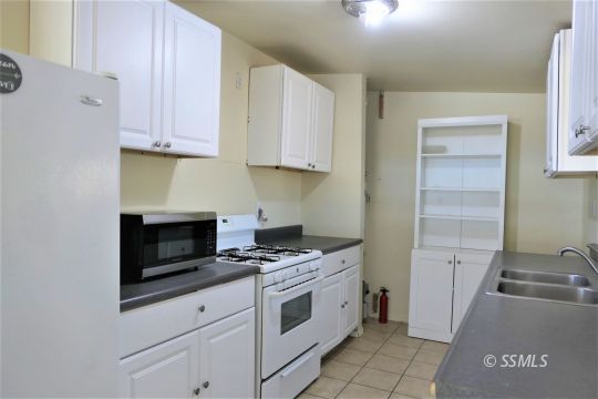 1337 Porter Street Ridgecrest, CA 93555 - Photo 7 of 25