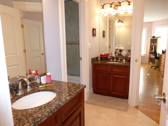 311 North Westgate Road Mount Prospect, IL 60056 - Photo 16 of 18 a bathroom with a granite countertop sink a mirror and a bathtub