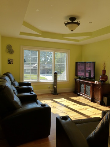 311 North Westgate Road Mount Prospect, IL 60056 - Photo 5 of 18 a room with furniture and a flat screen tv