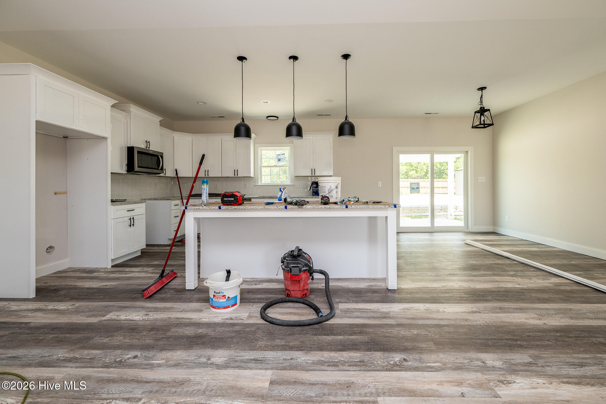 682 Crump Farm Road New Bern, NC 28562 - Photo 10 of 35 Kitchen & Dining