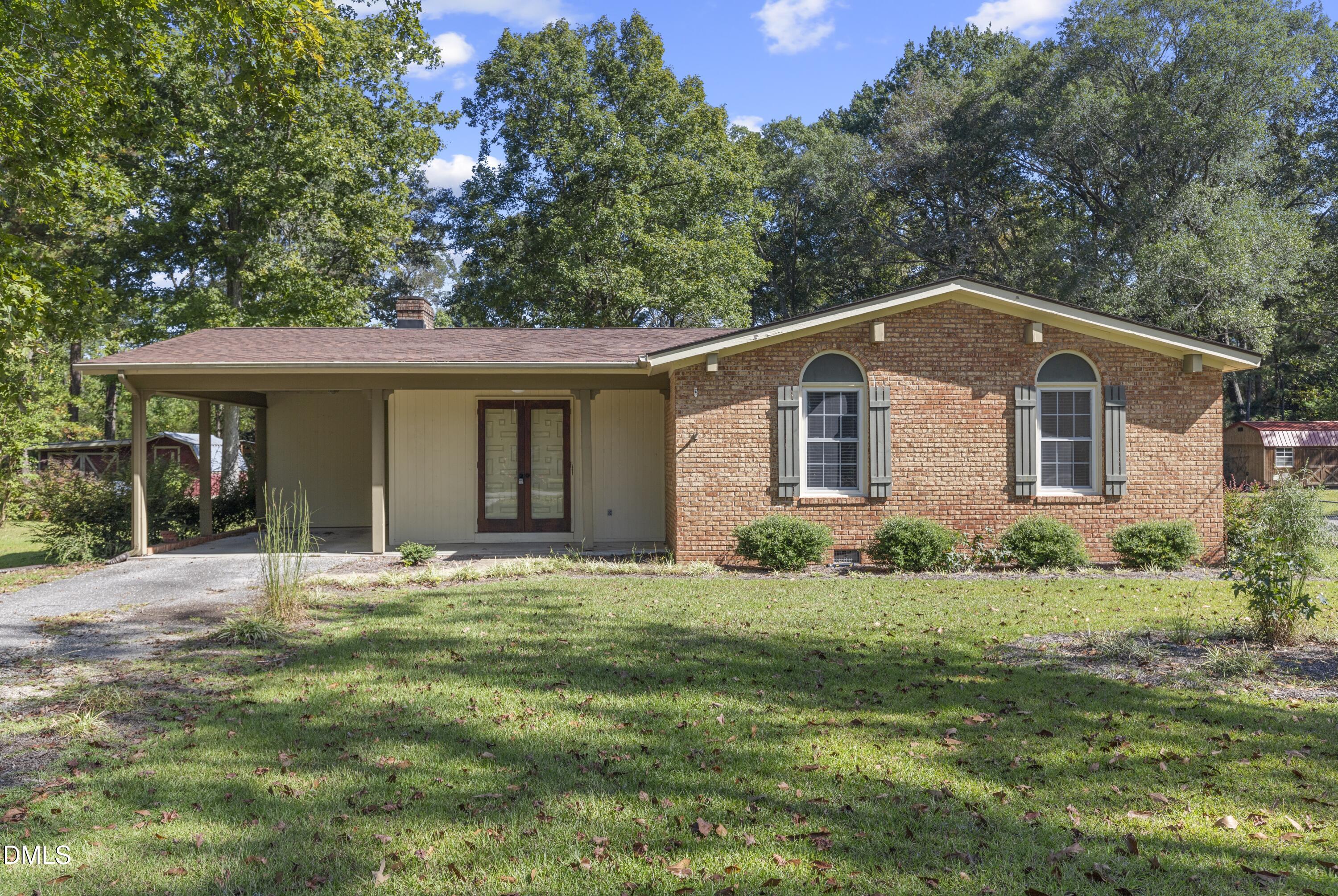 712 West J Street Erwin, NC 28339 - Photo 2 of 29 IMG_2660