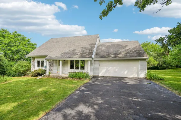 $485,000 | W316-s2825 Roberts Road, Waukesha, WI 53188