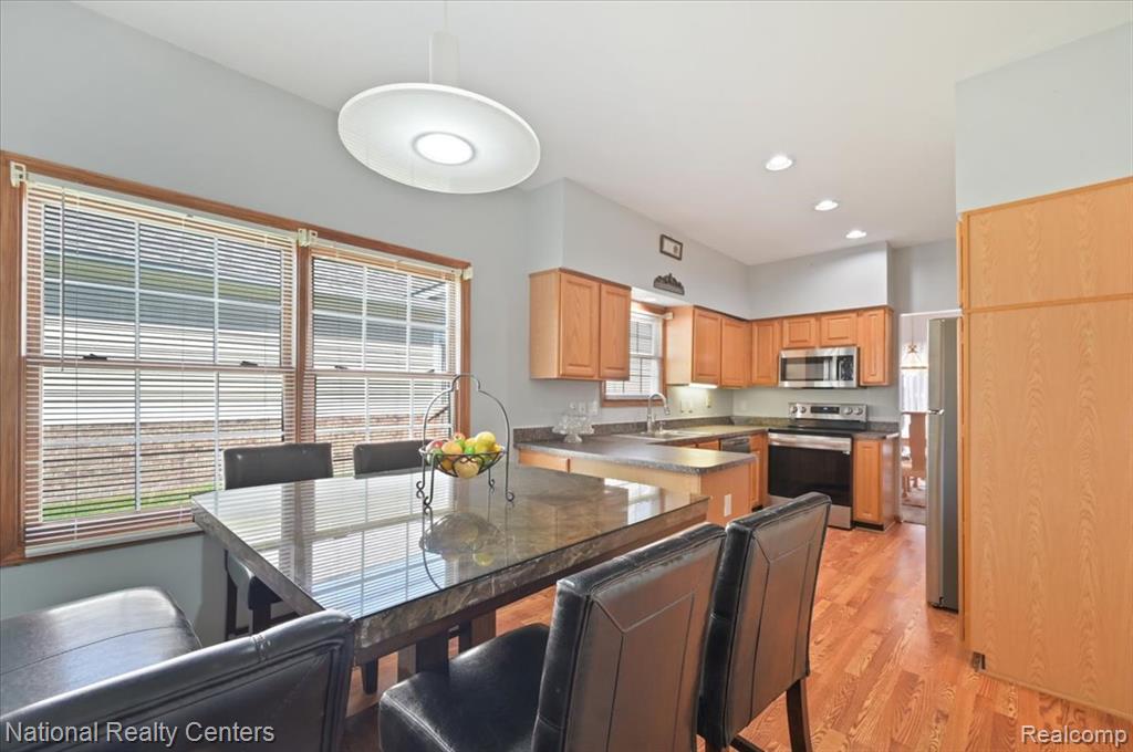31055 Seneca Lane Novi, MI 48377 - Photo 14 of 36