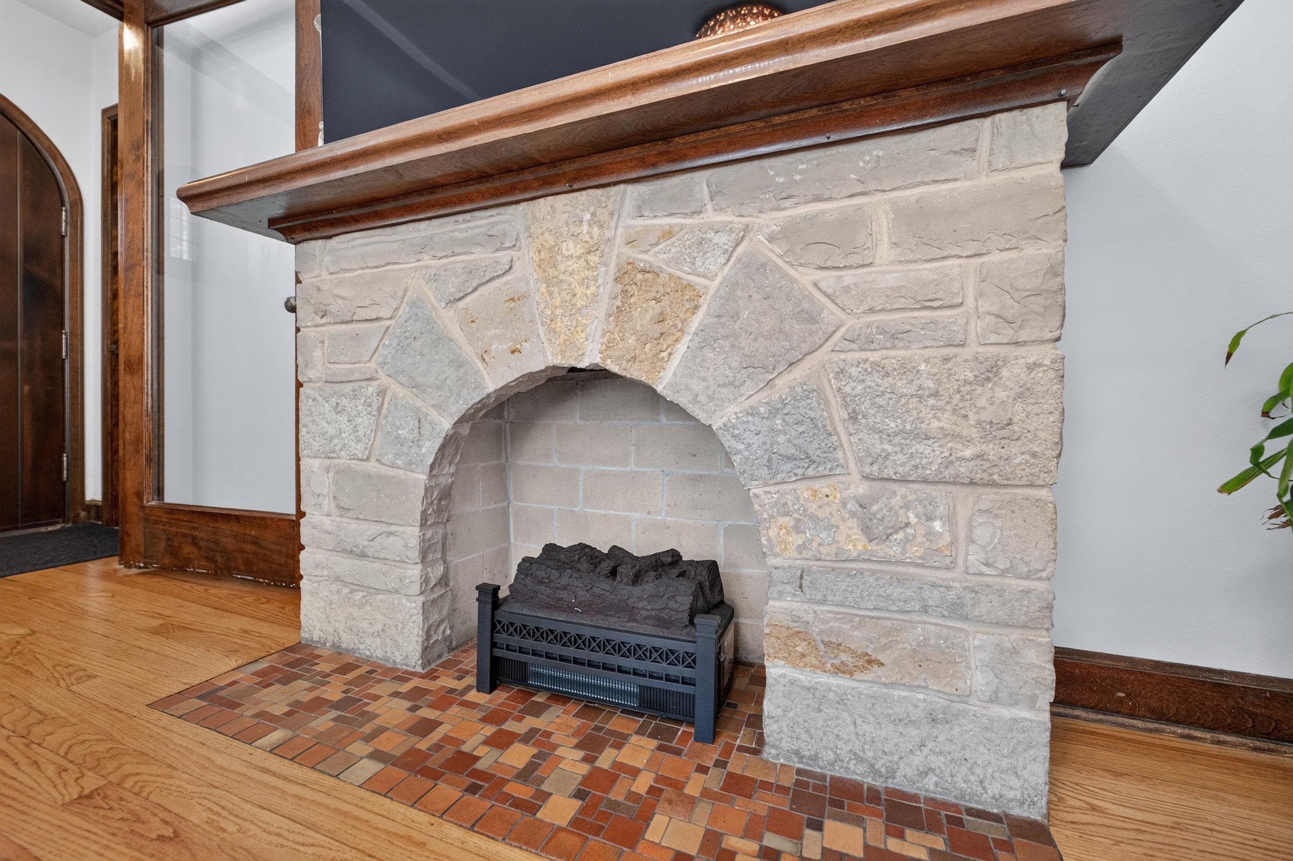 2626 Chamberlain Avenue Madison, WI 53705 - Photo 6 of 36