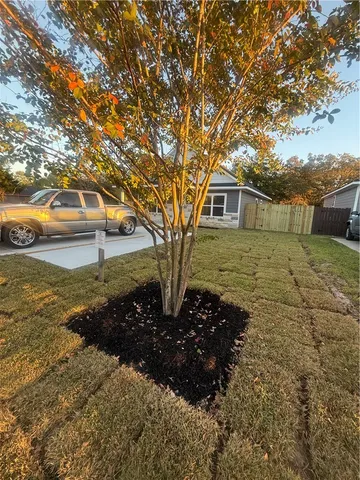 a view of a house with a yard