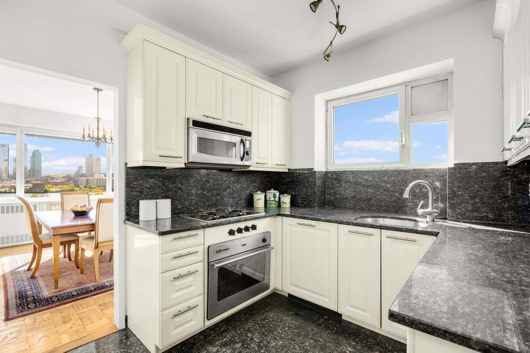 45 Sutton Place South, Unit 17F Manhattan, NY 10022 - Photo 8 of 43