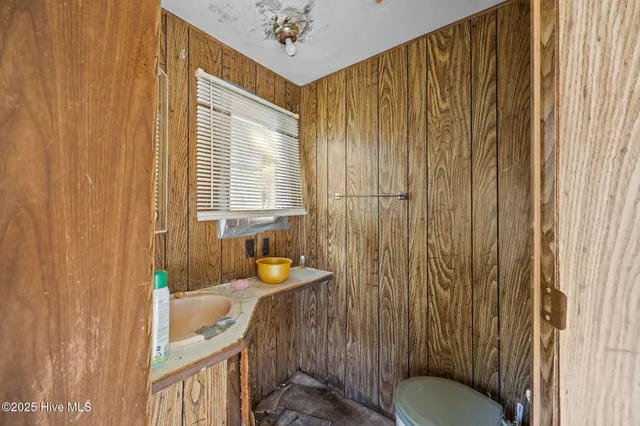 $25,000 | 401 South Maple Street, Oak City, NC 27857