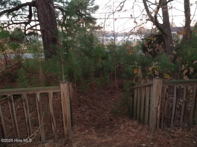 $25,000 | 401 South Maple Street, Oak City, NC 27857