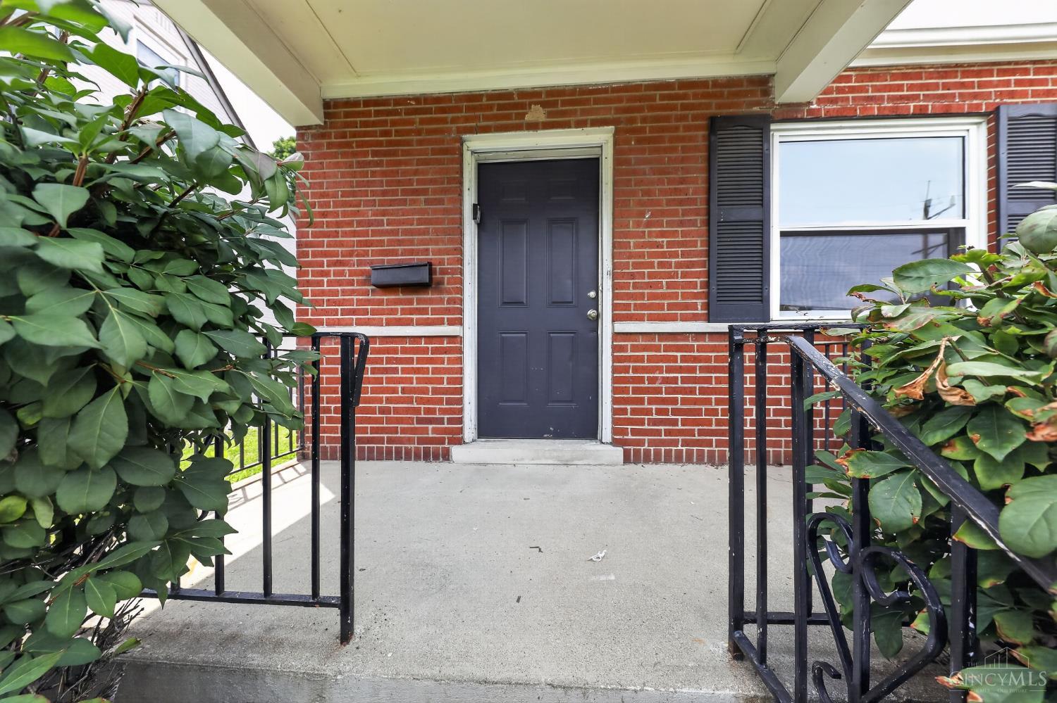 1119 Anderson Ferry Road Cincinnati, OH 45238 - Photo 6 of 31