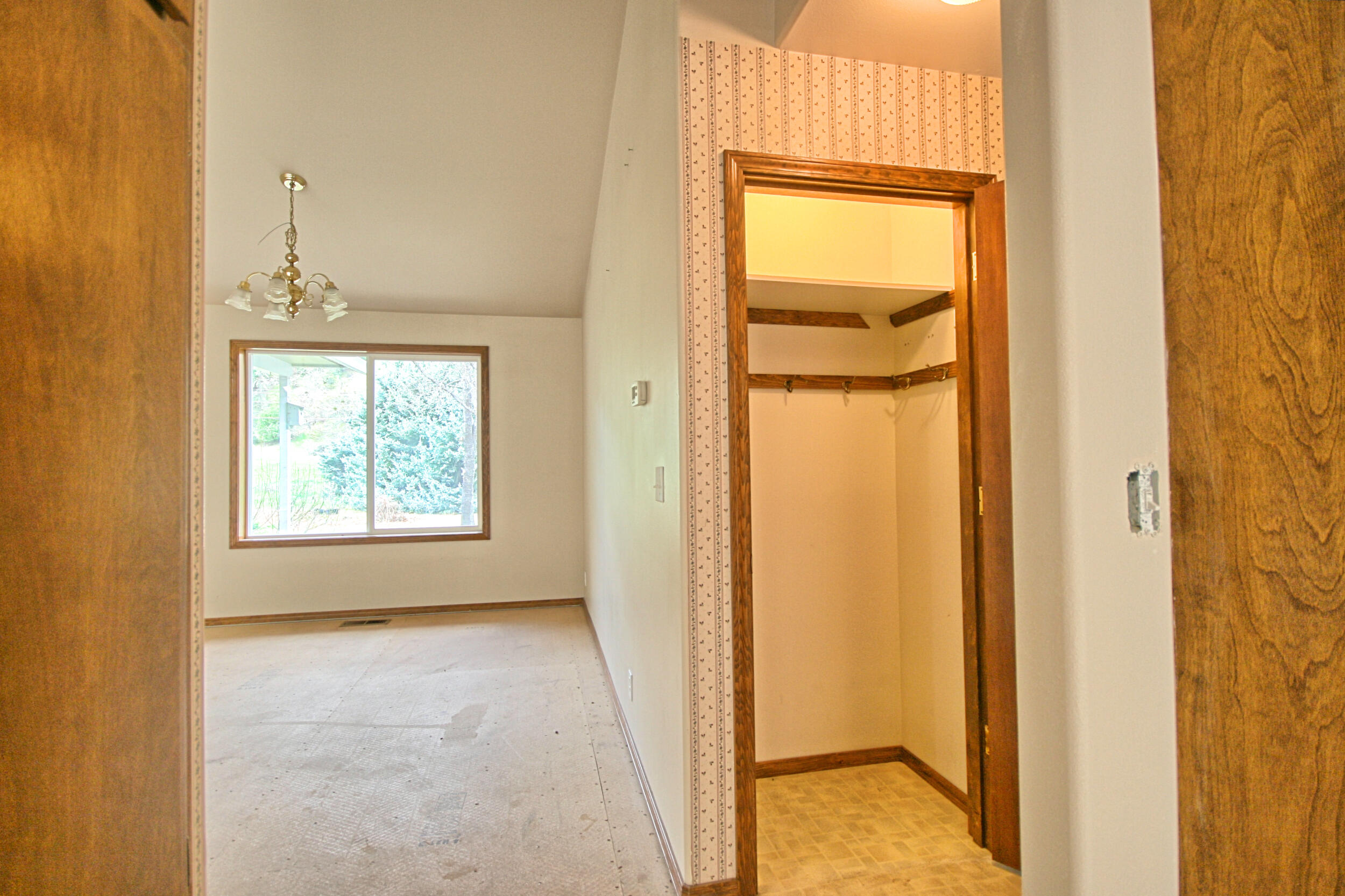 7255 Upper Applegate Road Jacksonville, OR 97530 - Photo 19 of 50 additional storage off kitchen