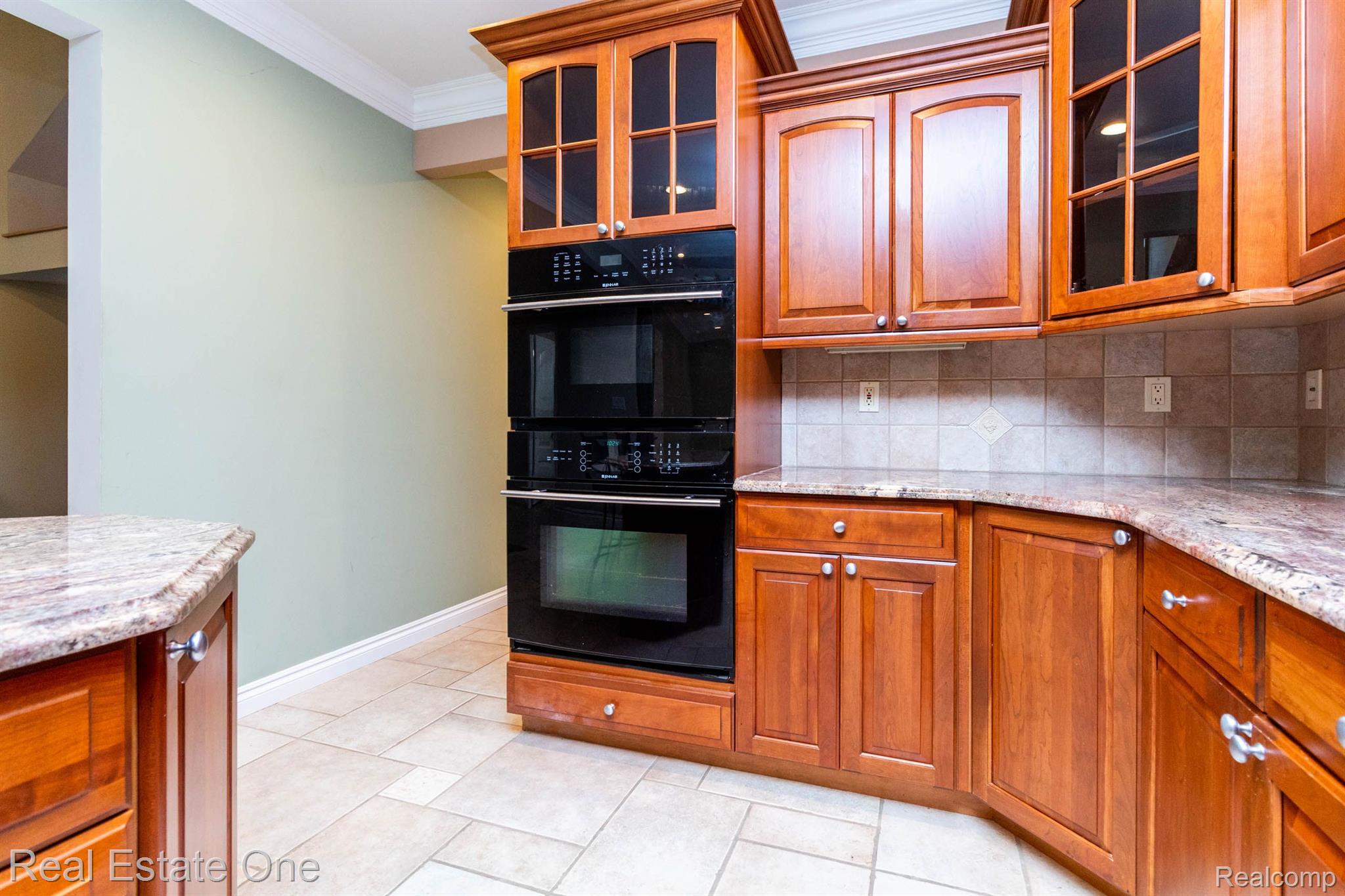 350 Nawakwa Road Rochester, MI 48307 - Photo 11 of 32 Gallery Image 11
